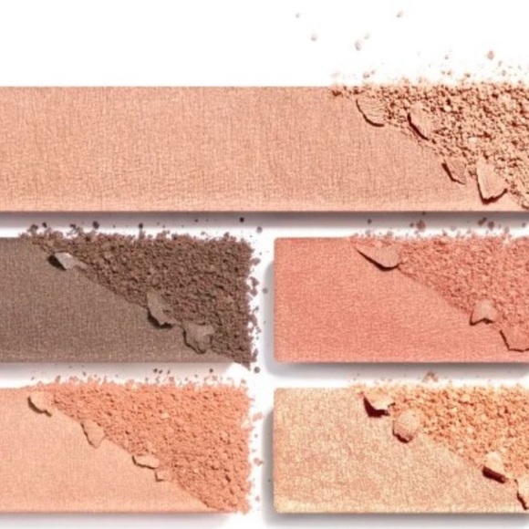 Chanel Beauty LIGHT THE WAY Makeup Set Holiday 2023- Chanel Charm - Picture 10 of 15